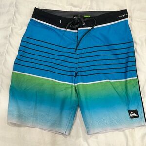 Men’s Quiksilver Swim/Board Shorts Size 32